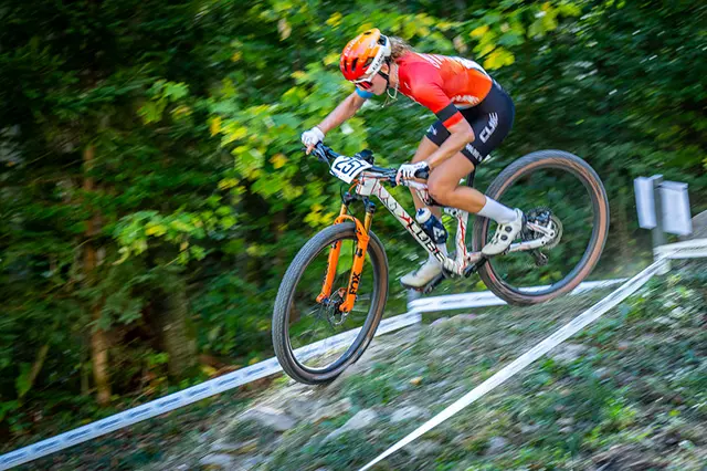 Clara Hirsch auf dem ehemaligen Worldcup Kurs in Albstadt. | Foto: Armin Küstenbrück