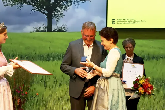Auszeichnung der Staatsmedaille in Gold an Horst Körkel | Foto: Ministerium für Ländlichen Raum, Landwirtschaft und Heimat