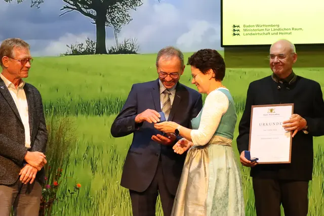 Auszeichnung der Staatsmedaille in Gold an Alois Huber | Foto: Ministerium für Ländlichen Raum, Landwirtschaft und Heimat