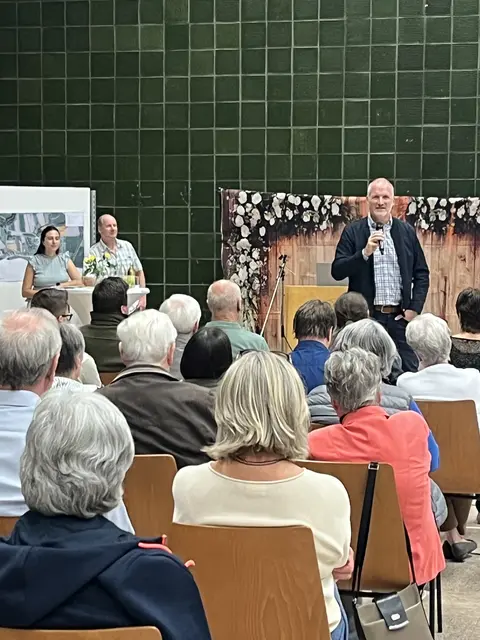 Bürgermeister Christian Francken begrüßt die Anwesenden. | Foto: Ortsverwaltung Honau
