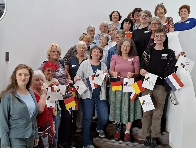 In der Mediathek Oberkirch entwickelten ehrenamtliche Vorleserinnen beider Vereine Ideen für künftige gemeinsame Aktivitäten.  | Foto: Stadt Oberkirch