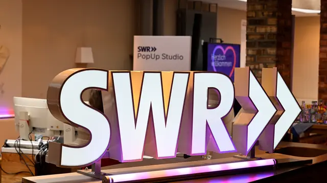Der SWR sendet an sechs Tagen aus PopUp-Studio in Lahr.  | Foto: SWR/Patricia Neligan