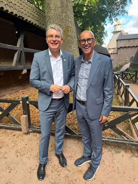Thorsten Erny, Landrat des Ortenaukreises (links), und Frédéric Bierry, Präsident der CeA, bei der Informationsfahrt der Delegation des Ortenaukreises ins Elsass | Foto: LRA Ortenaukreis
