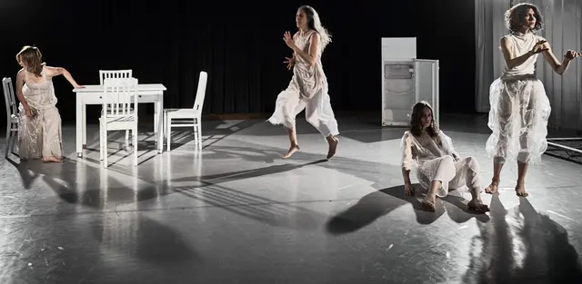 Die Tanzperformance von Rica Lata Matthes und der Psychotherapeutin Anastasia Gotzhein verbindet Kunst und Therapie. | Foto: Markus Dietze