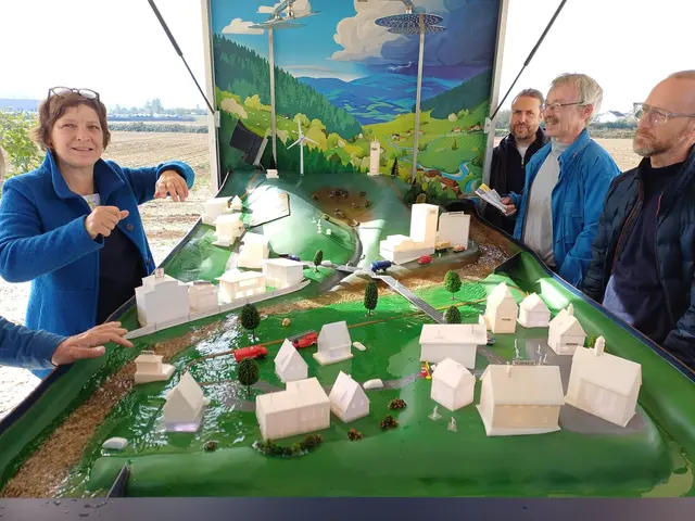 Am Extremwassermobil konnten sich Interessierte über die Wirkung von Hochwasserschutzmaßnahmen informieren. | Foto: Regierungspräsidium Freiburg
