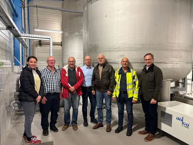 Bürgermeister Sven Müller (r.) nahm auch an der Wasserschau teil.  | Foto: Stadt Gengenbach