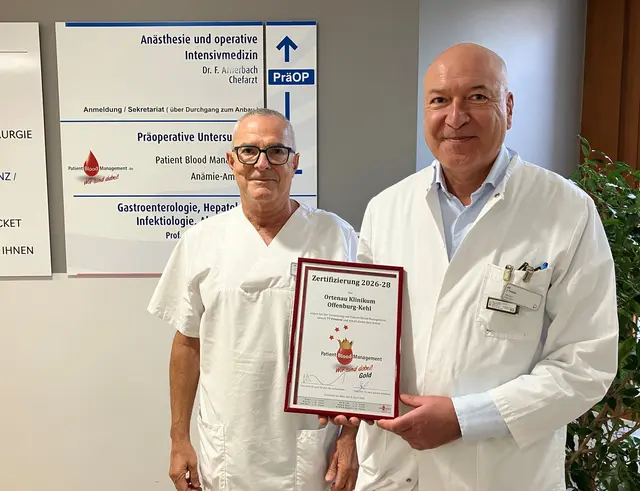 Freuen Sich über die Rezertifizierung des Patient Blood Management am Ortenau Klinikum Offenburg-Kehl: (v.l.) Chefarzt Dr. Friedrich Afflerbach und Oberarzt Dr. Josef Thoma. | Foto: Ortenau Klinikum/Christian Eggersglüß