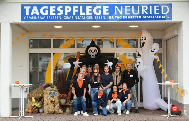 Die Mitarbeiter der Tagespflege in Neuried freuten sich über den guten Zuspruch zum Familientag. | Foto: Schwesternverband
