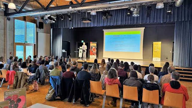 Rund 55 Lehrkräfte und Studenten beschäftigten sich beim 49. Tag der Landesgeschichte in der Schule mit den nationalsozialistischen „Euthanasie“-Verbrechen in der Ortenau und deren Vermittlung im Unterricht.  | Foto: Denise Burkart/Stadt Oberkirch 