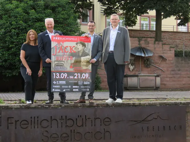 Auf dem Bild von links:
Jutta Fischer (Stv. Hauptamtsleiterin), Klaus Bühler
(Bereichsdirektor Markt Süd Sparkasse Offenburg),
Bürgermeister Michael Moser, Stephan Schmieder
(Geschäftsstellenleiter Seelbach Sparkasse Offenburg)
 | Foto: Freilichtbühne Seelbach