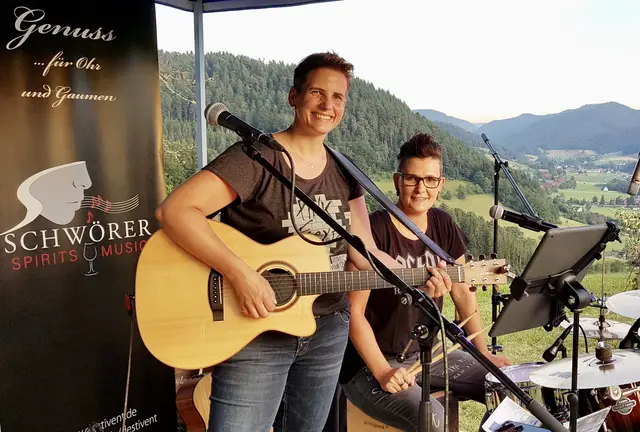 Das Duo „spirits&amp;music“ wird das Publikum beim „Tanz in den Mai“ unterhalten. | Foto: spirits&amp;music