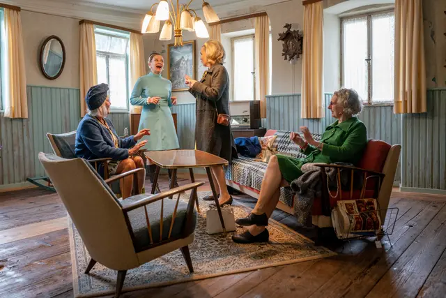 Zeitgenössisch gekleidete Akteurinnen und Akteure lassen am 13. September im Vogtsbauernhof das Alltagsleben der 1960er- und 1970er-Jahre wieder lebendig werden. | Foto: Schwarzwälder Freilichtmuseum Vogtsbauernhof, Hans-Jörg Haas