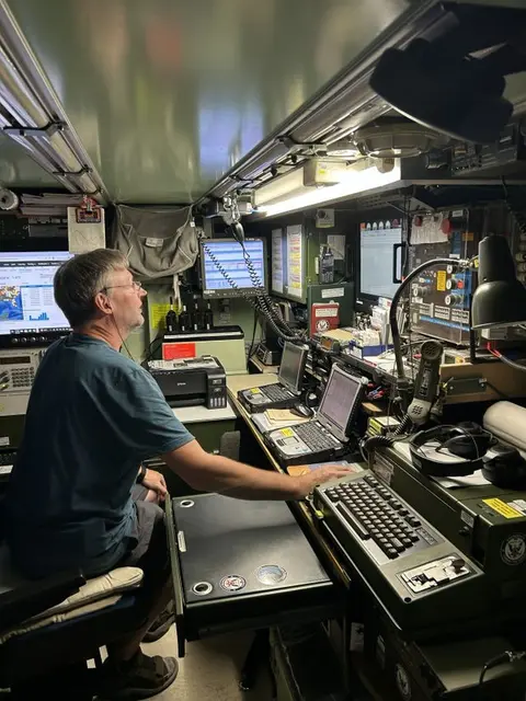 Roland Haas bei der Arbeit in seiner mobilen Funkstation | Foto: TEMOplis