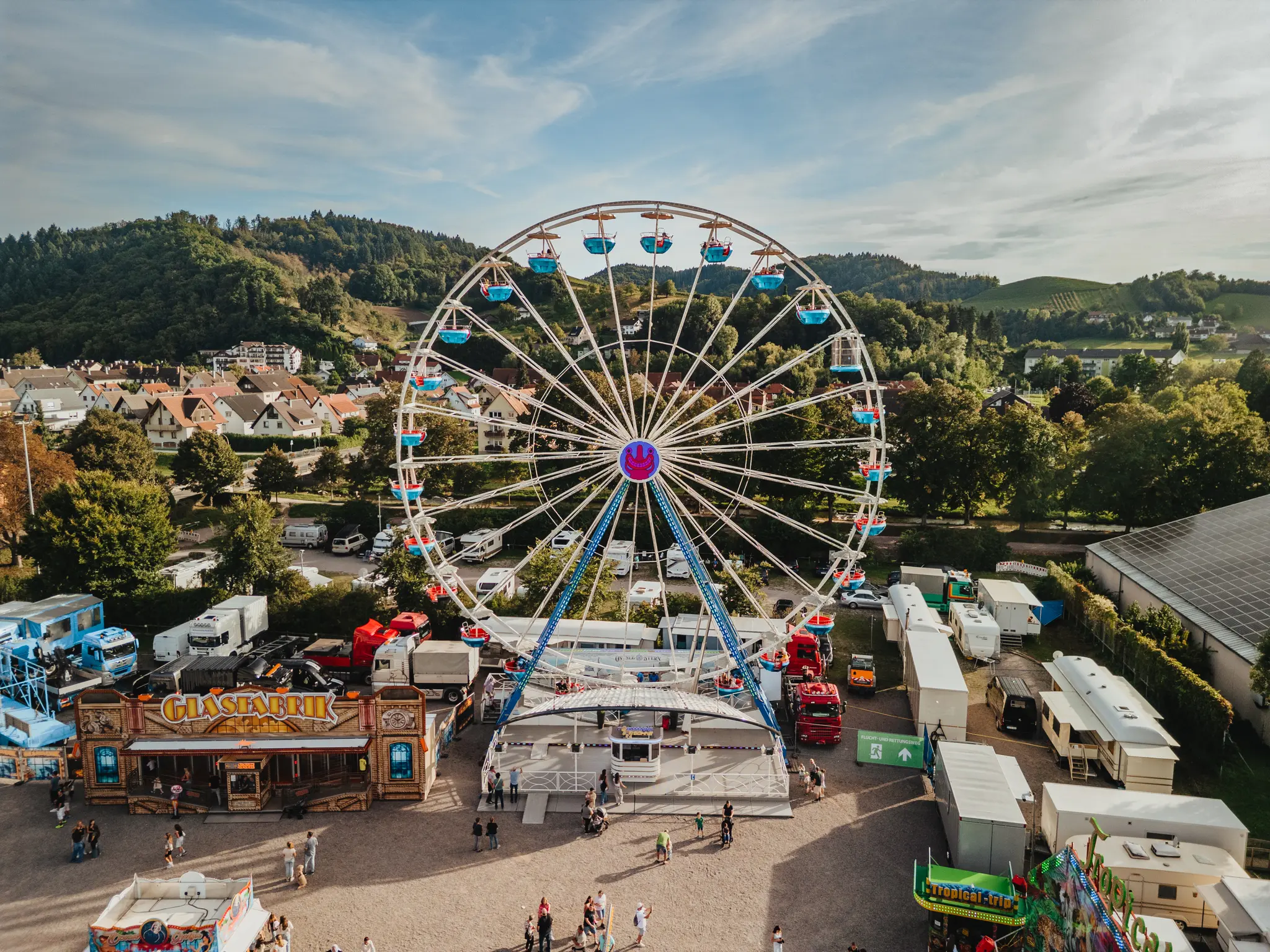 Schlager, Stimmung und guter Zweck: Großer Benefizabend beim Oberkircher Weinfest. "Gemeinsam feiern - gemeinsam helfen"