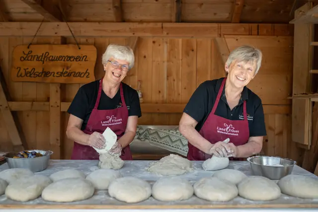 Die Besucher dürfen sich auf Köstlichkeiten der Landfrauen des Landfrauenvereins Welschensteinach freuen.  | Foto: Schwarzwälder Freilichtmuseum Vogtsbauernhof, Hans-Jörg Haas