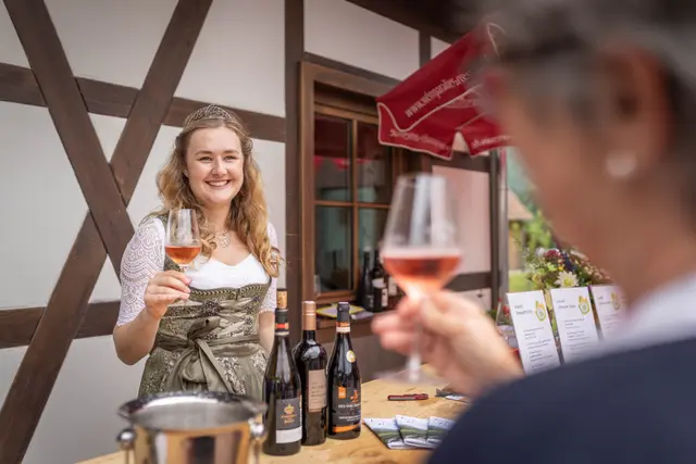 Am 26. September können die Teilnehmer im Freilichtmuseum Vogtsbauernhof ausgewählte Weine aus der Region verkosten und mehr über den Weinbau in der Ortenau erfahren.  | Foto: Schwarzwälder Freilichtmuseum Vogtsbauernhof, Hans-Jörg Haas