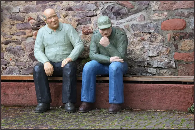 Opas auf der Bank 
bei der Austellung Alltagsmenschen 
in Oberkirch zu sehen.