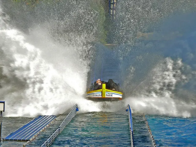 Eine rasante, spritzige Bootsfahrt in der Atlantica SuperSplash.  | Foto: Alfred Schramm