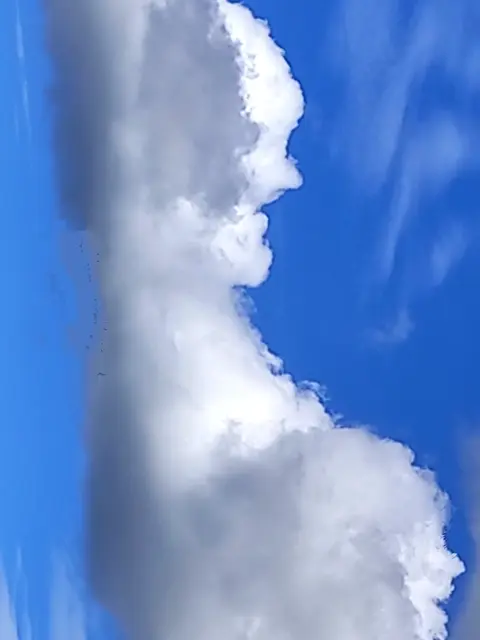 Die Beiden zeigten sich mir, in Rückenlage  am Firmament.. 👍👌